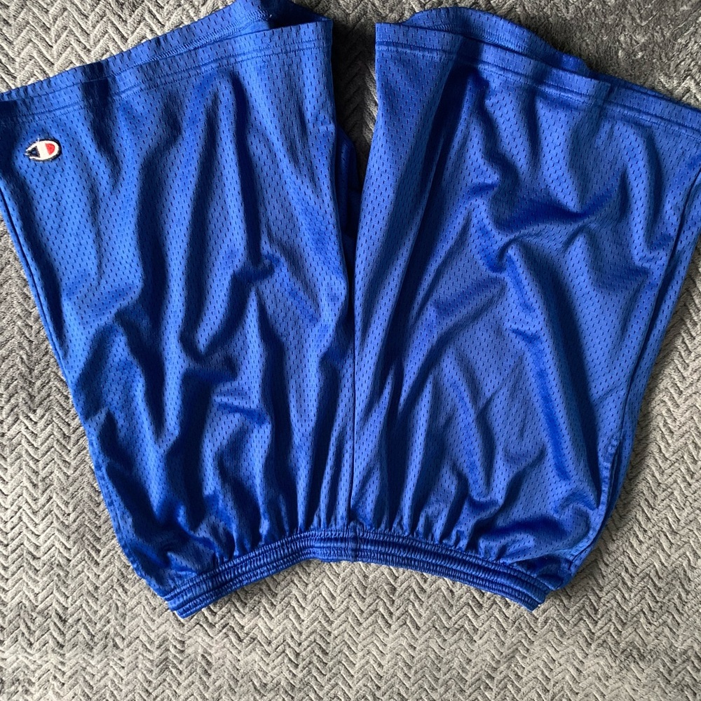 Men’s champion shorts Large